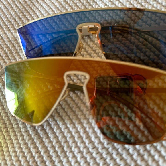 Flat Metal Mirrored Sunglasses - Picture 6 of 6